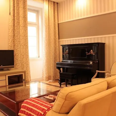 Apartment Piano Lisbon