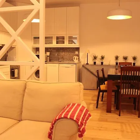 Piano Apartment *
